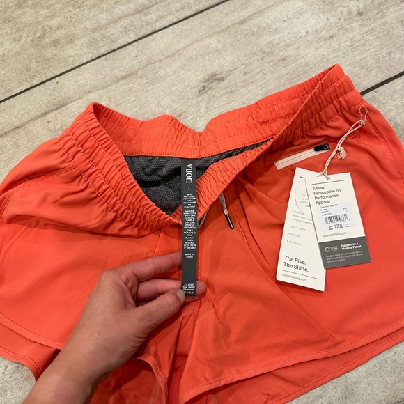 NWT Vuori Clementine Short 2.0 2.5” - Picture 6 of 11
